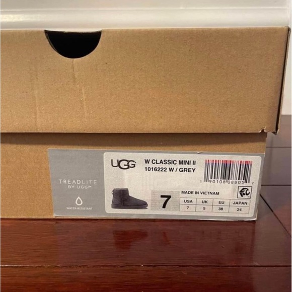 •New authentic mini Uggs, brand new with box. - Picture 5 of 5
